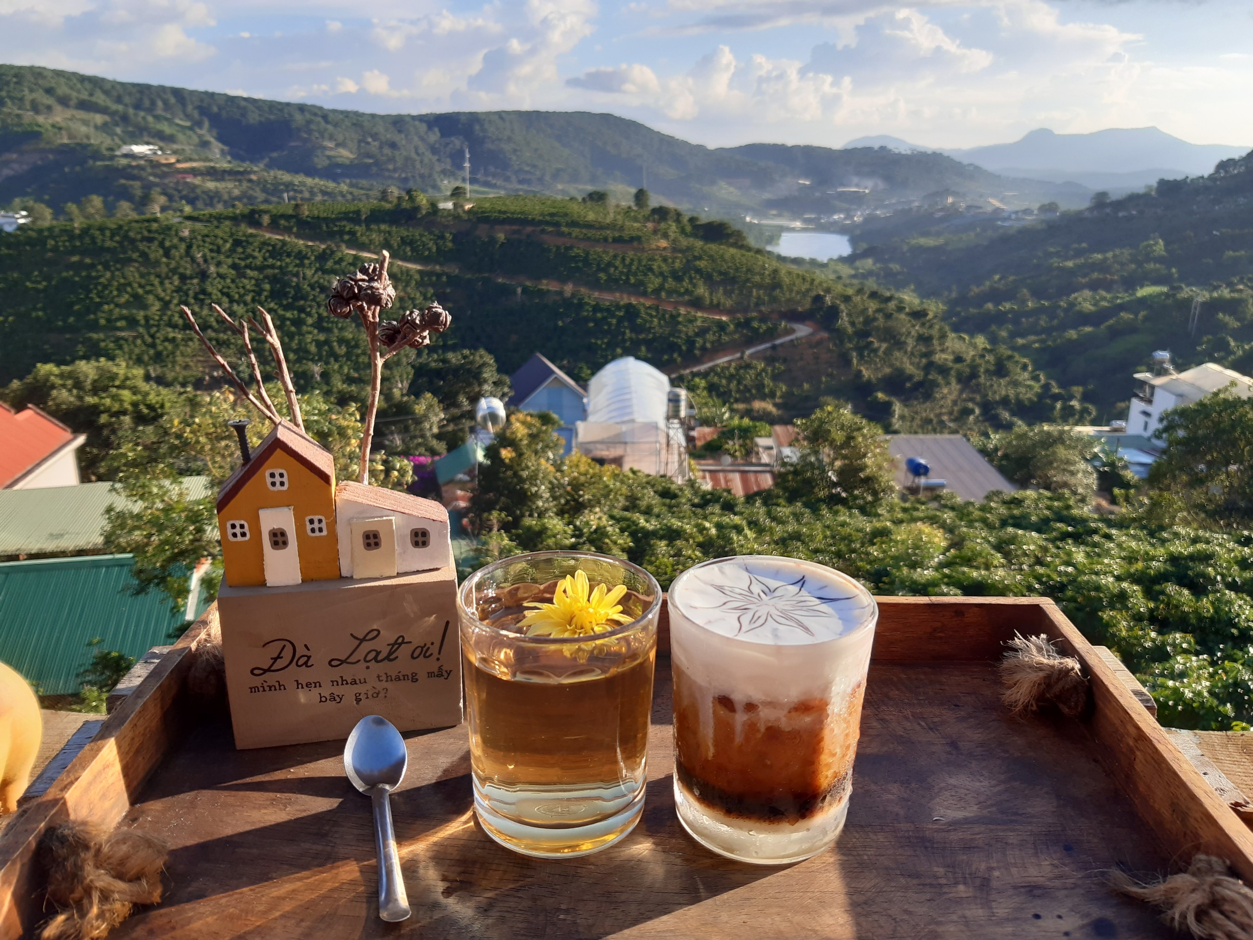 Dừng chân bên Tiệm Hai Nhiên Đà Lạt yên bình để thưởng thức món café muối ngon tuyệt - Nhiên Farm Đà Lạt Đăc Sản Đà Lạt - Thuận tự nhiên, đời